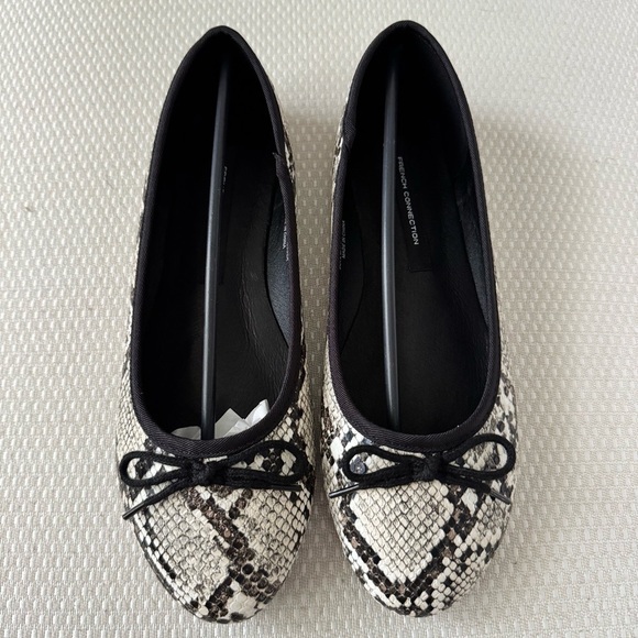 FRENCH CONNECTION Diana Snake black white Printed Flats size 6 NWT - Picture 2 of 9